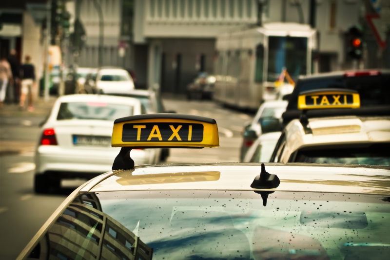 taxis-TOUET DE L ESCARENE-min_road-traffic-car-glass-driving-city-583084-pxhere.com